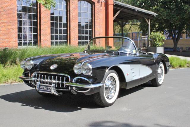 Image 1/18 of Chevrolet Corvette (1960)