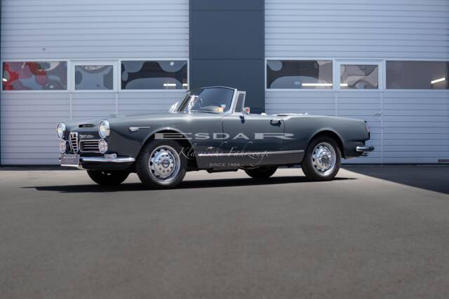 Image 1/31 of Alfa Romeo 2600 Spider (1963)