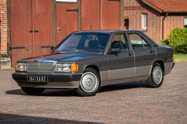 Immagine 1/73 di Mercedes-Benz 190 D 2.5 (1990)