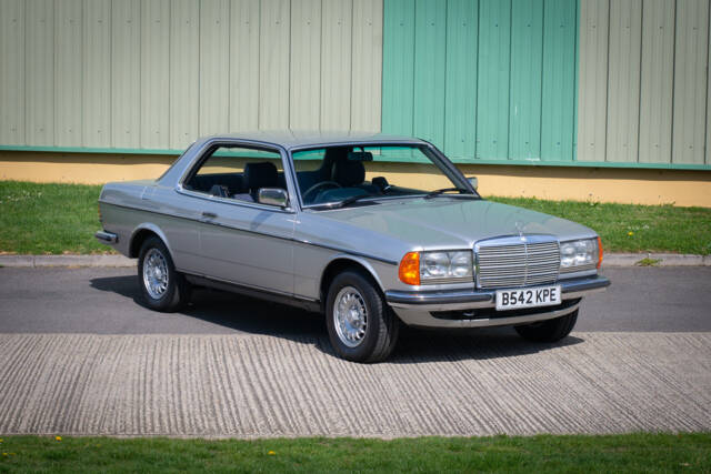 Bild 1/28 von Mercedes-Benz 230 CE (1984)
