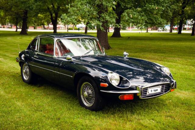 Image 1/8 of Jaguar E-Type V12 (2+2) (1972)