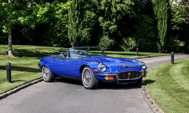 Image 1/43 of Jaguar E-Type V12 (1974)