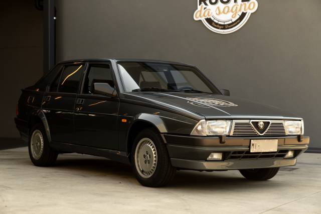 Image 1/36 de Alfa Romeo 75 2.0 Twin Spark (1988)