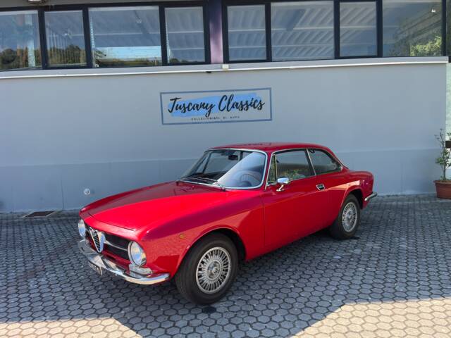 Image 1/18 of Alfa Romeo Giulia GT 1300 Junior (1973)
