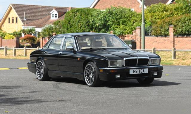 Image 1/21 of Daimler XJ 6 4.0 (1990)