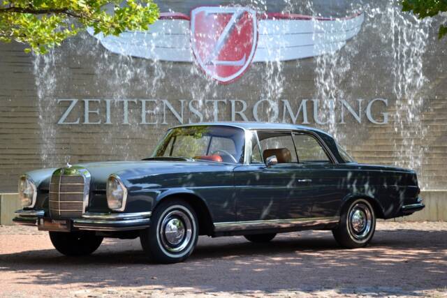 Afbeelding 1/17 van Mercedes-Benz 220 SE b (1964)