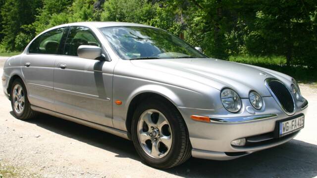 Immagine 1/51 di Jaguar S-Type 4.0 V8 (2000)