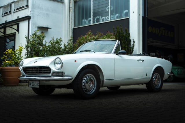 Image 1/48 de FIAT 124 Sport Spider (1967)