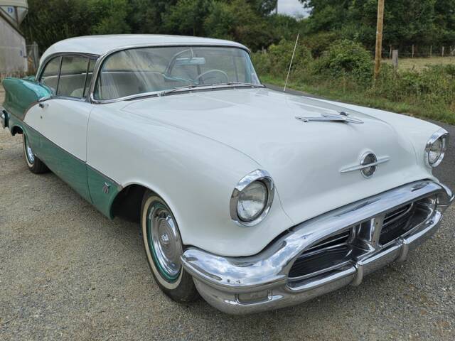 Image 1/8 of Oldsmobile Super 88 (1956)