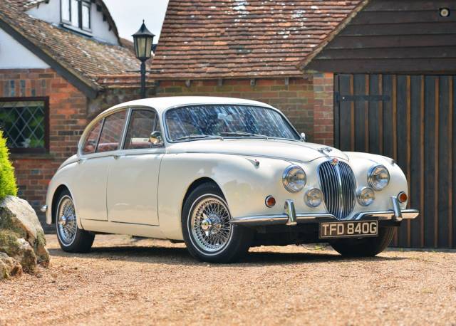 Image 1/9 of Jaguar 240 (1968)
