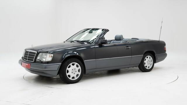 Image 1/15 of Mercedes-Benz E 220 (1994)