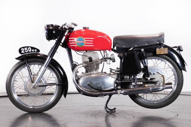Afbeelding 1/15 van Benelli DUMMY (1955)