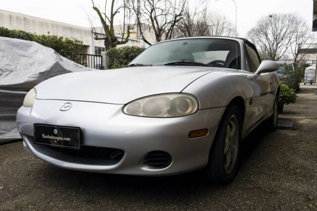Imagen 1/22 de Mazda MX-5 1.6 (2001)