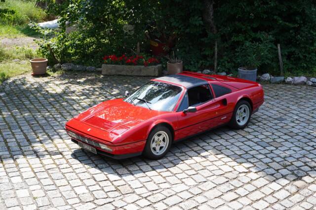 Bild 1/12 von Ferrari 328 GTS (1988)