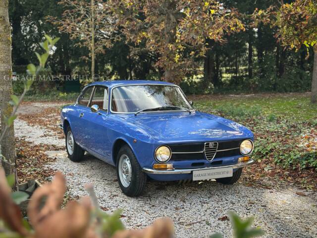 Bild 1/100 von Alfa Romeo Giulia GT 1300 Junior (1973)