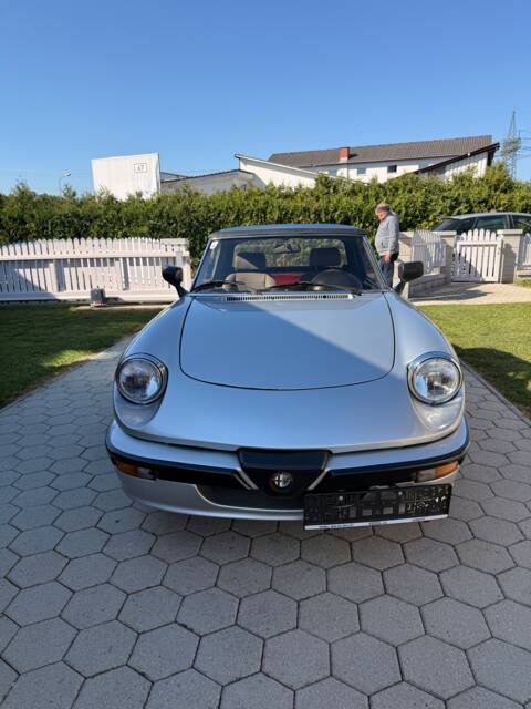 Immagine 1/64 di Alfa Romeo Spider Veloce (1986)