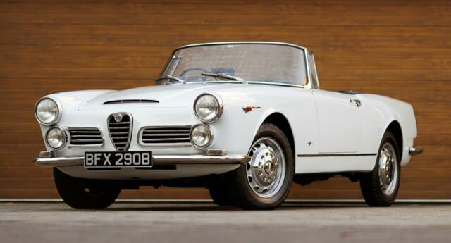 Image 1/50 of Alfa Romeo 2600 Spider (1964)