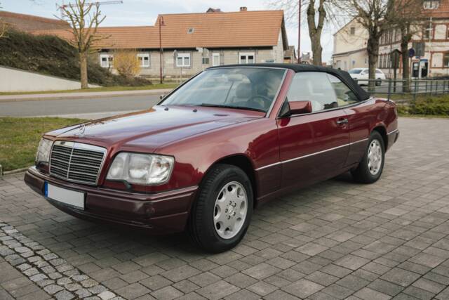 Bild 1/12 von Mercedes-Benz 300 CE-24 (1992)