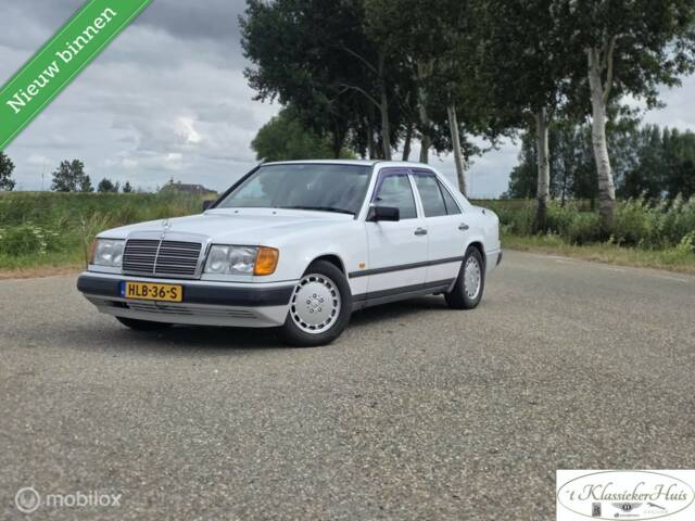 Immagine 1/42 di Mercedes-Benz 300 E (1986)