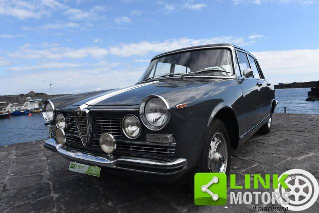 Image 1/10 de Alfa Romeo 2600 Berlina (1966)