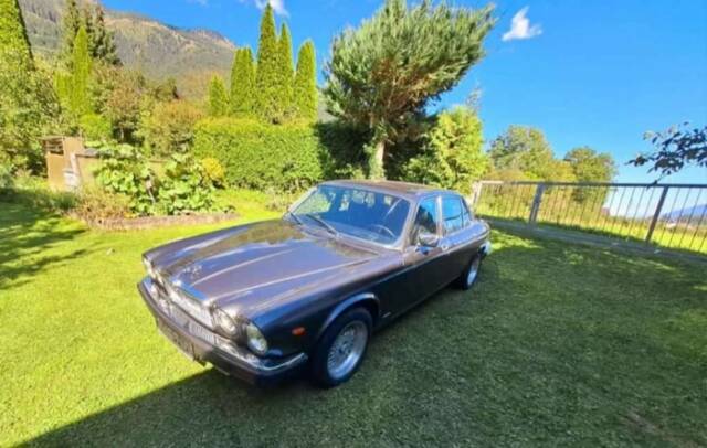 Image 1/4 de Jaguar XJ 12 (1988)
