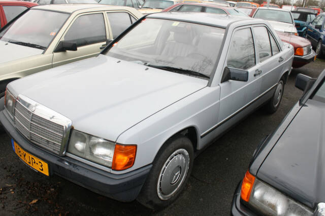 Bild 1/9 von Mercedes-Benz 190 D (1986)