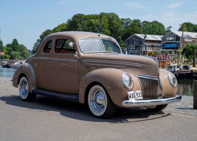Image 1/17 de Ford Deluxe (1939)