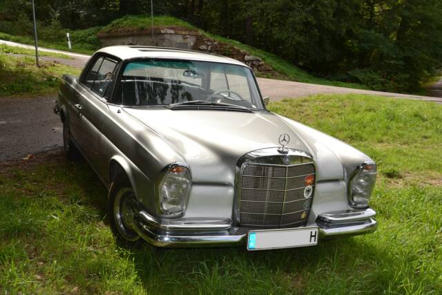 Immagine 1/18 di Mercedes-Benz 250 SE (1967)