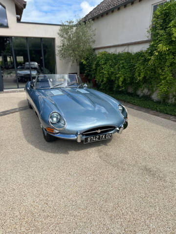 Image 1/13 of Jaguar E-Type 4.2 (1966)
