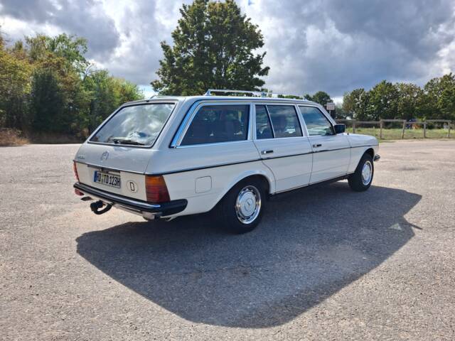Image 1/20 of Mercedes-Benz 200 T (1983)