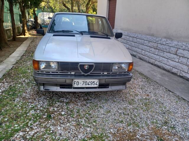 Immagine 1/81 di Alfa Romeo Giulietta 1.6 (1984)