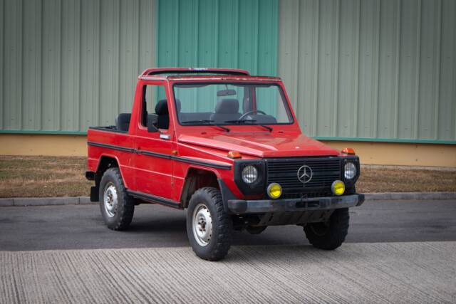 Image 1/42 of Mercedes-Benz 240 GD (SWB) (1979)