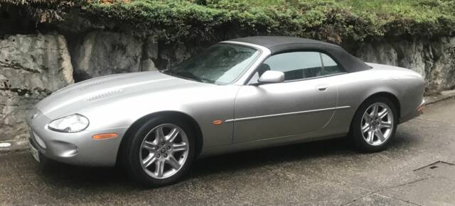 Image 1/8 de Jaguar XKR (1999)