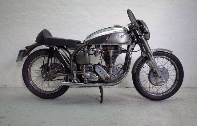 Image 1/29 of Norton International Model 40 (1954)