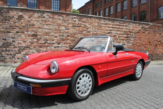 Bild 1/17 von Alfa Romeo 2.0 Spider QV (1987)