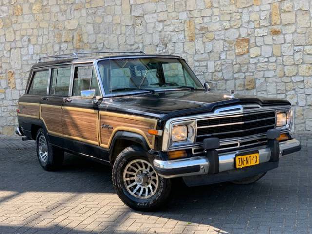 Image 1/9 of Jeep Wagoneer (1973)