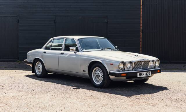 Image 1/50 of Jaguar XJ 6 4.2 (1982)