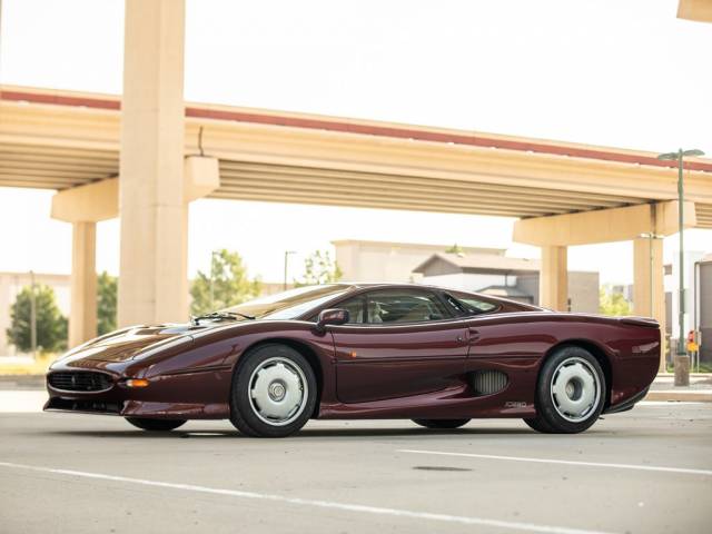Image 1/50 of Jaguar XJ 220 (1993)