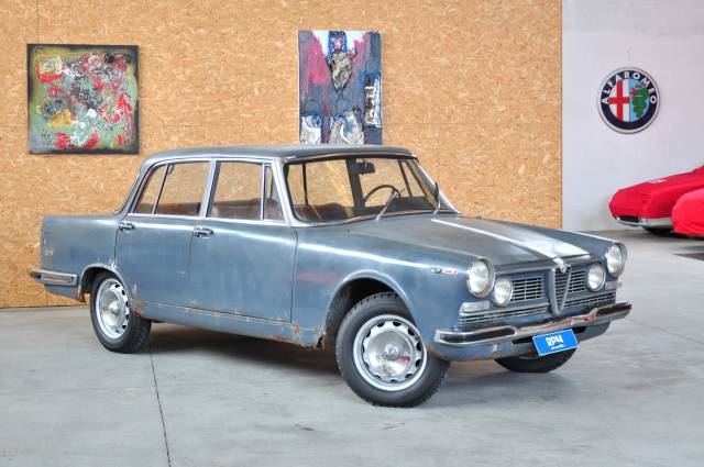 Image 1/51 de Alfa Romeo 2600 Berlina (1966)