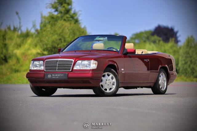 Afbeelding 1/79 van Mercedes-Benz E 220 (1996)