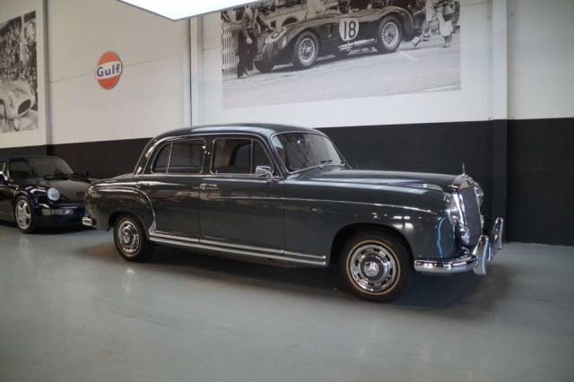 Image 1/50 de Mercedes-Benz 220 S (1959)