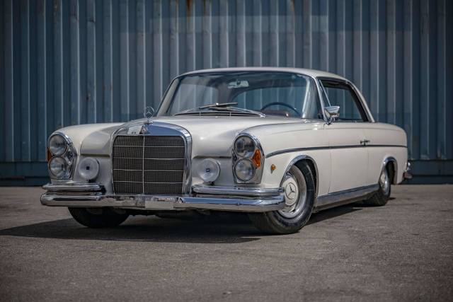 Image 1/8 de Mercedes-Benz 300 SE (1967)