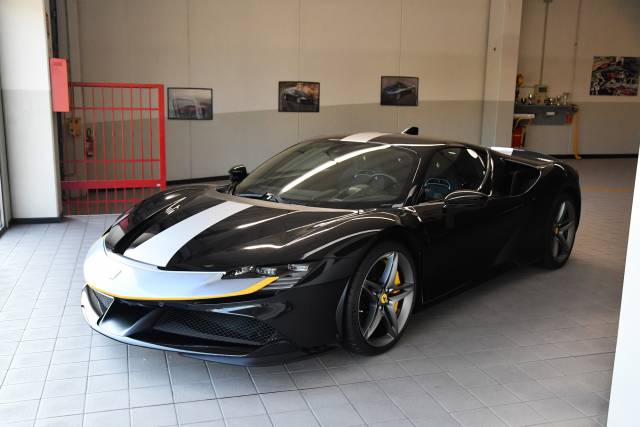 Image 1/4 of Ferrari SF90 Assetto Fiorano (2021)