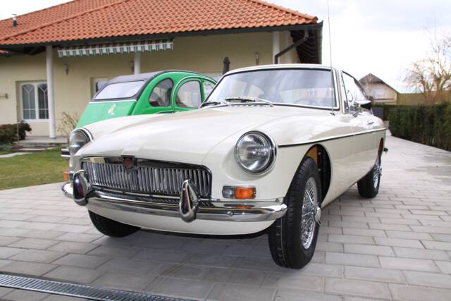 Image 1/28 of MG MGB GT (1968)