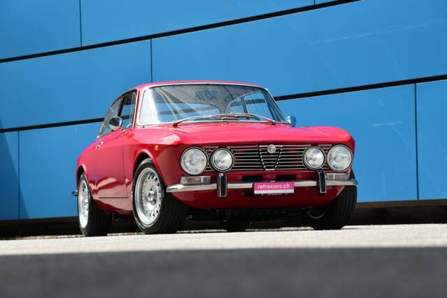 Image 1/17 of Alfa Romeo 2000 GT Veloce (1972)