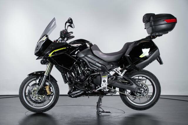 Image 1/50 of Triumph DUMMY (2008)