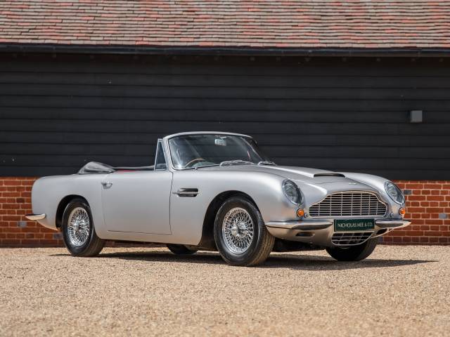 Image 1/50 de Aston Martin DB 6 Volante (1968)