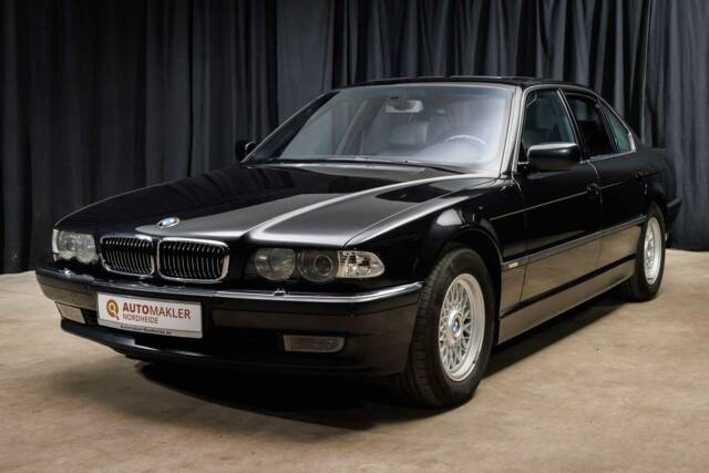 Image 1/41 of BMW 750i (2000)