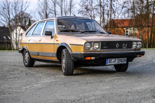 Image 1/21 de Renault R 30 TX (1983)