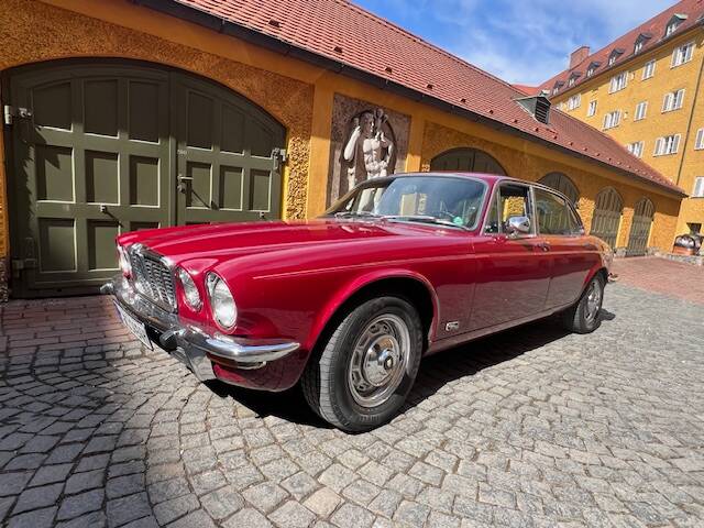 Image 1/17 de Jaguar XJ 6 L 4.2 (1978)